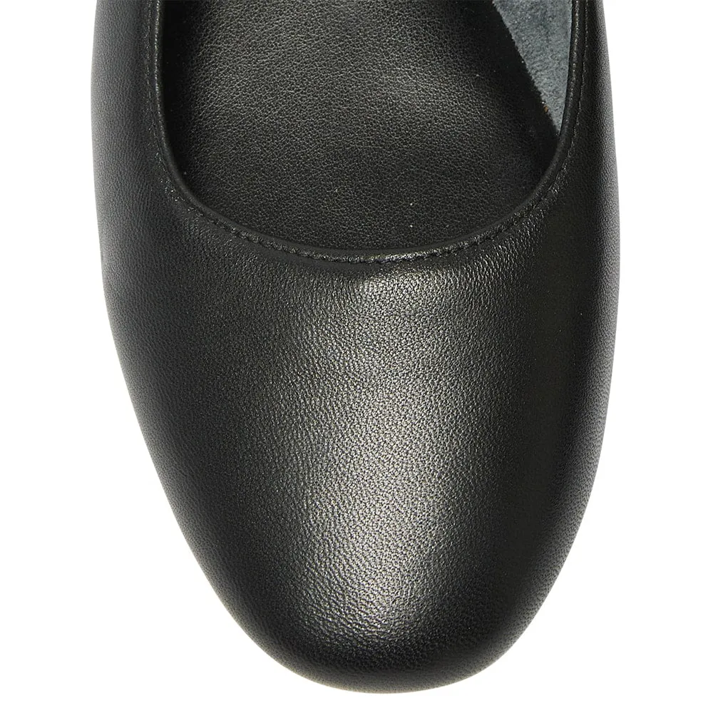 Colby Flat in Black Leather