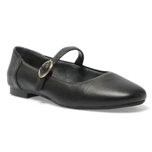 Colby Flat in Black Leather