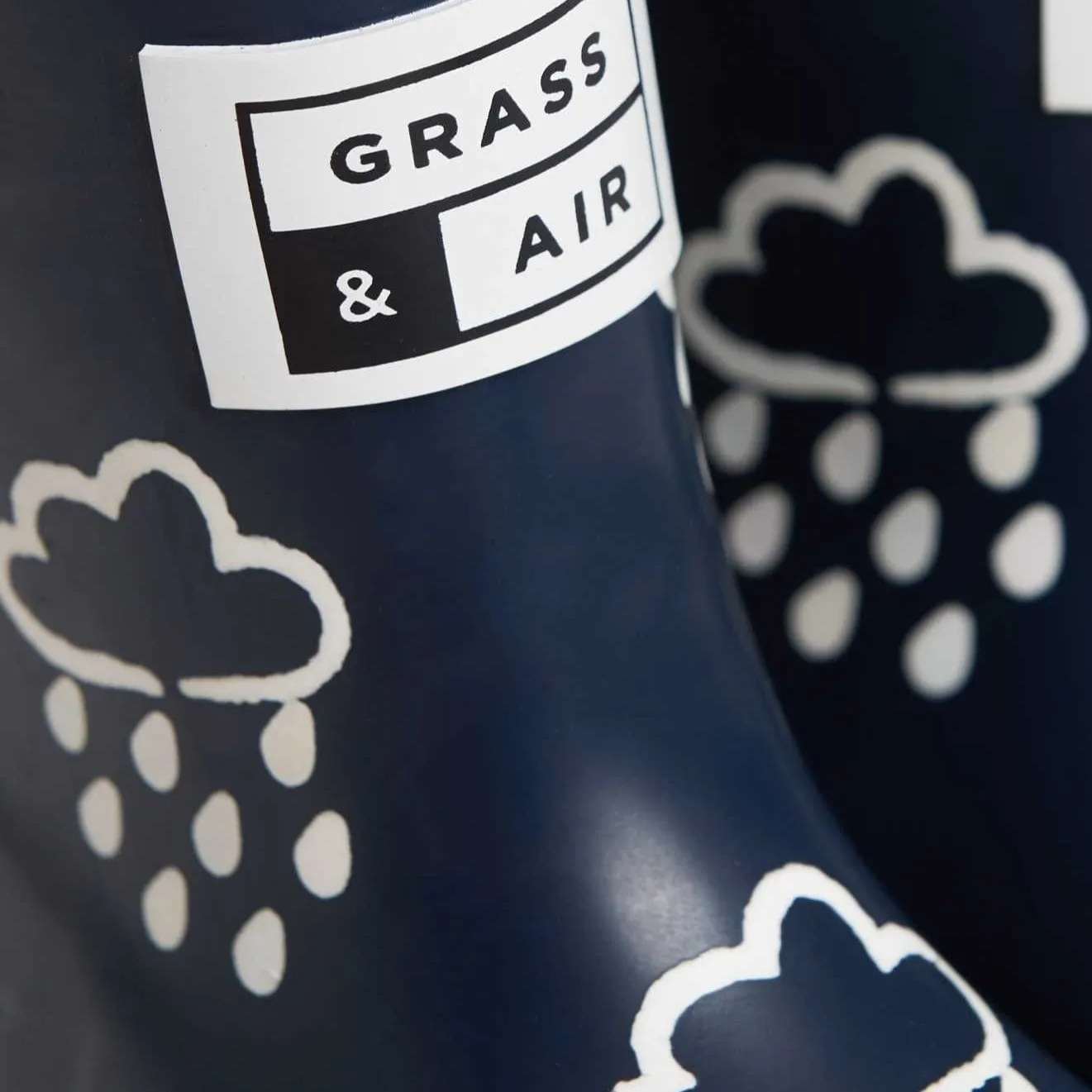Grass & Air Kids Colour Changing Wellies (Navy)