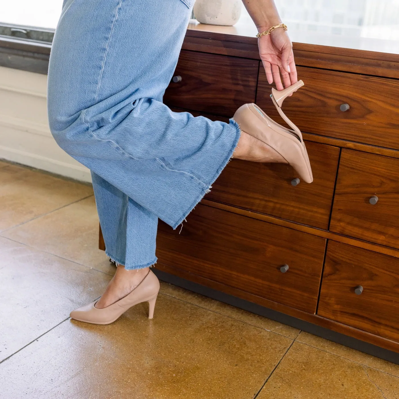 The Pump Wide Width - Latte Stretch Leather 3 Block