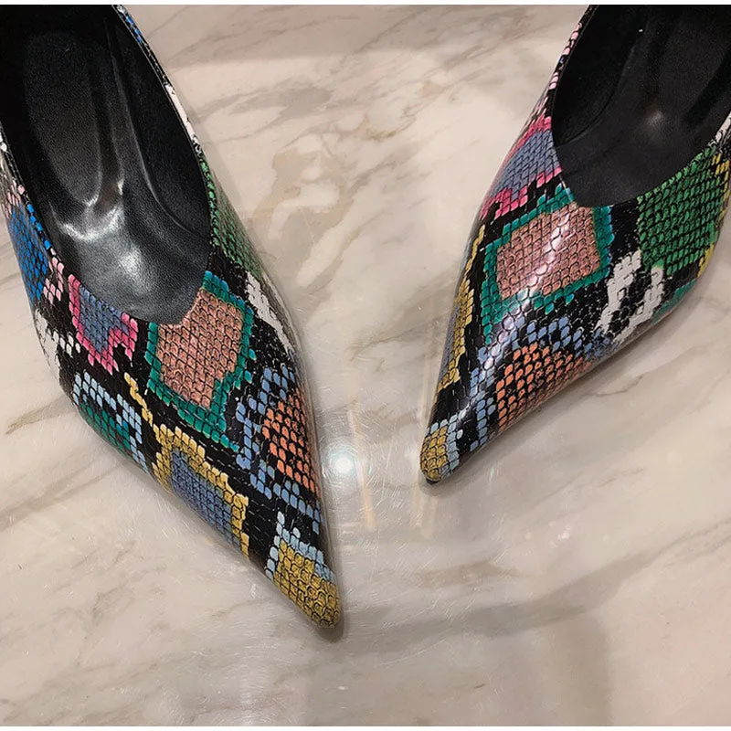 Women's Flats Shoes Summer Outdoor Casual Shoes Slip-on Loafers Shallow Pointed Toe Fashion Female Shoes New Design Flats