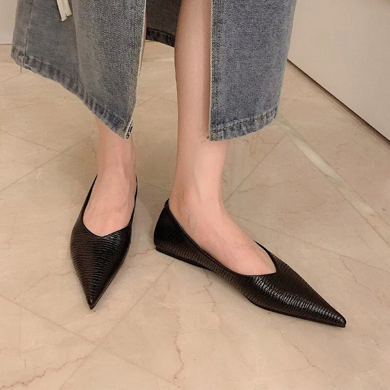 Women's Flats Shoes Summer Outdoor Casual Shoes Slip-on Loafers Shallow Pointed Toe Fashion Female Shoes New Design Flats